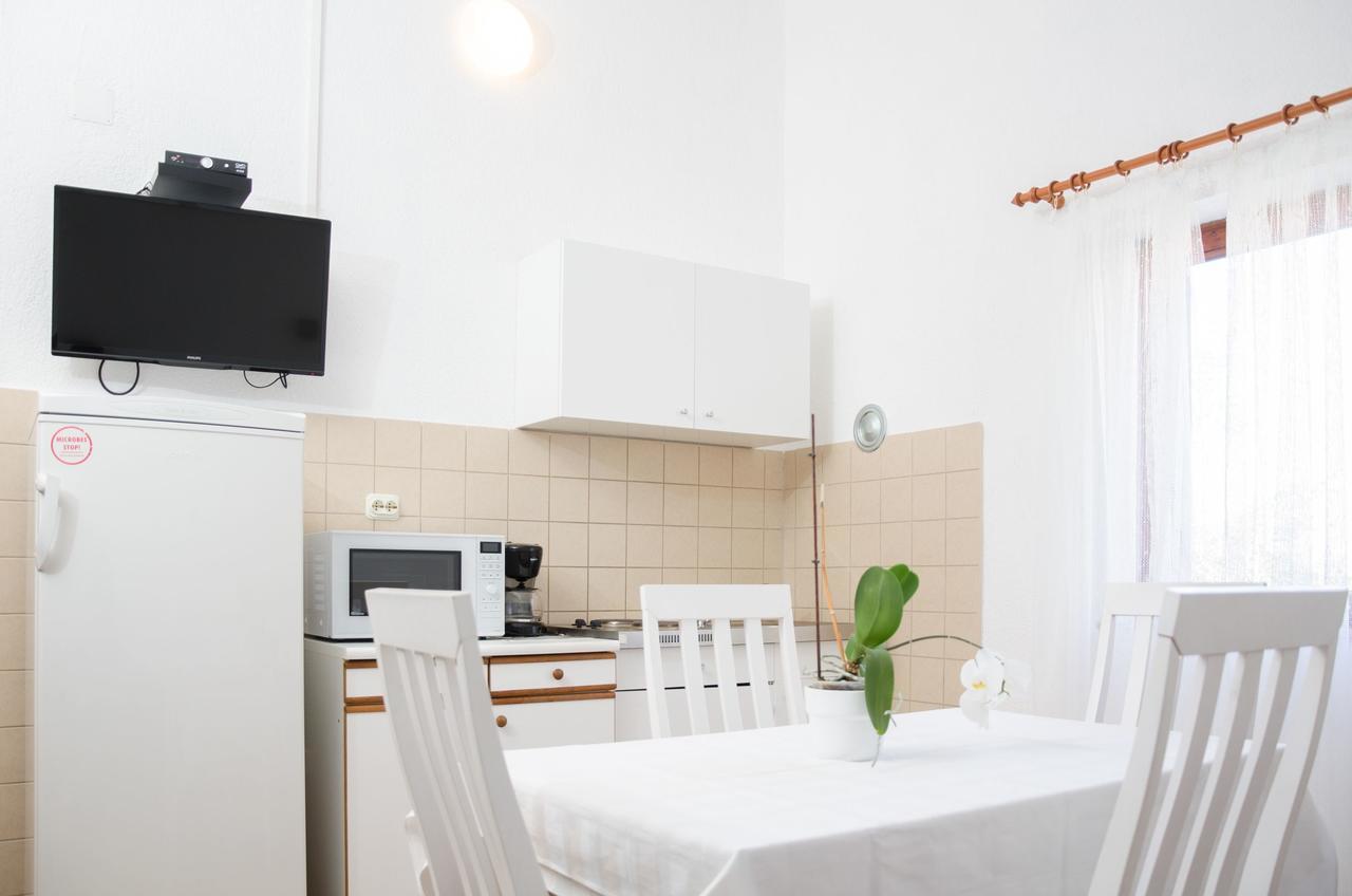 Apartments Sanja Sibinj Krmpotski Extérieur photo