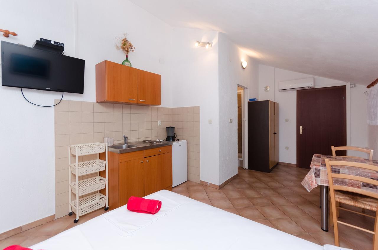 Apartments Sanja Sibinj Krmpotski Extérieur photo