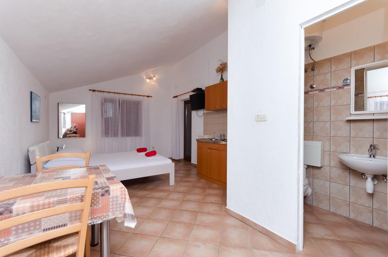Apartments Sanja Sibinj Krmpotski Extérieur photo