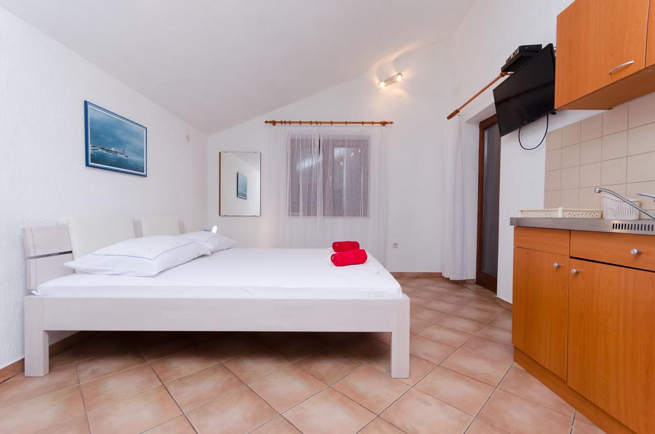 Apartments Sanja Sibinj Krmpotski Extérieur photo
