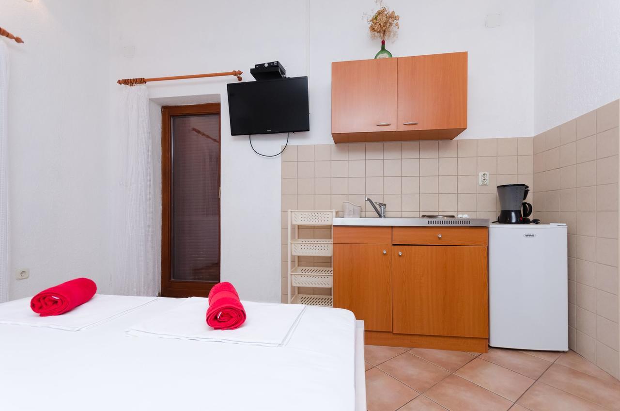 Apartments Sanja Sibinj Krmpotski Extérieur photo