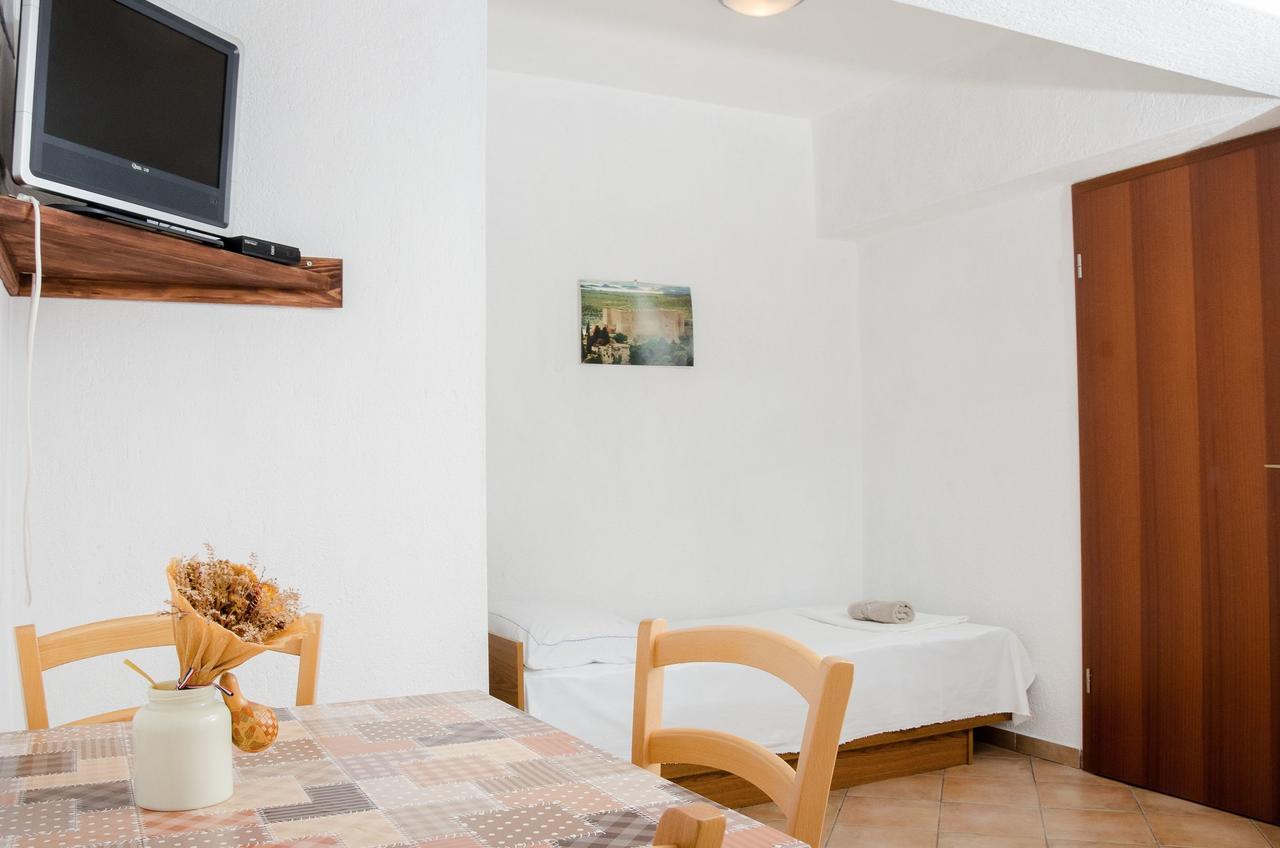 Apartments Sanja Sibinj Krmpotski Extérieur photo