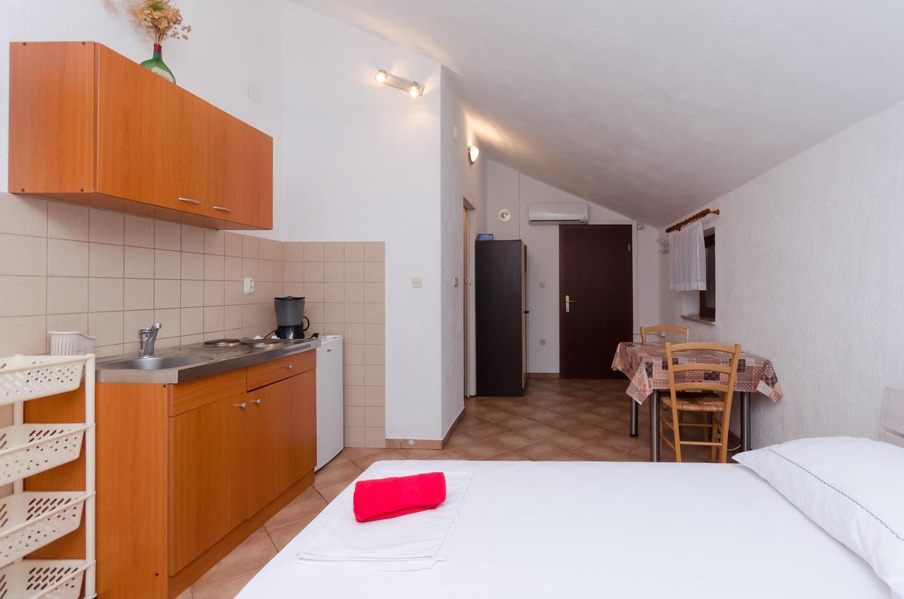 Apartments Sanja Sibinj Krmpotski Extérieur photo