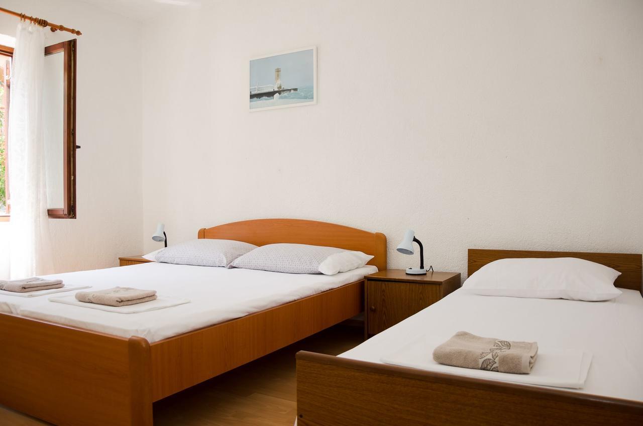 Apartments Sanja Sibinj Krmpotski Extérieur photo