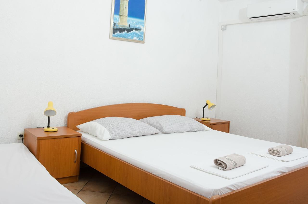 Apartments Sanja Sibinj Krmpotski Extérieur photo
